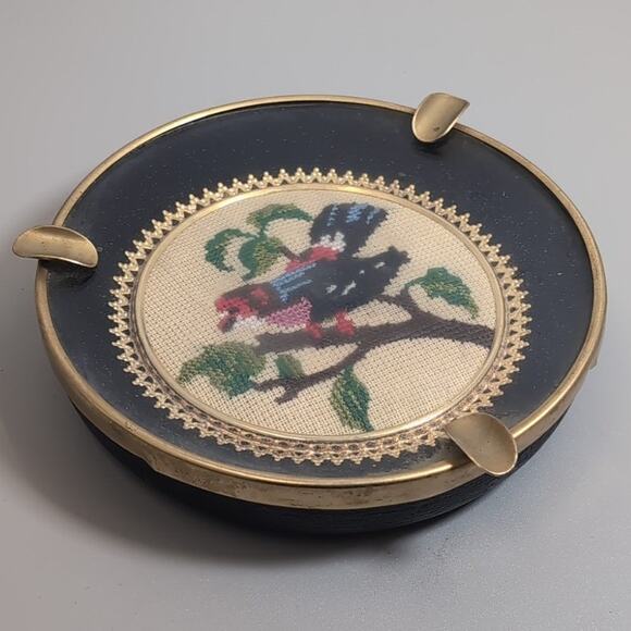 Vtg Ashtray Round Needlepoint Cross Stitch Bird Glass Top Black Gold Tone - Picture 2 of 3